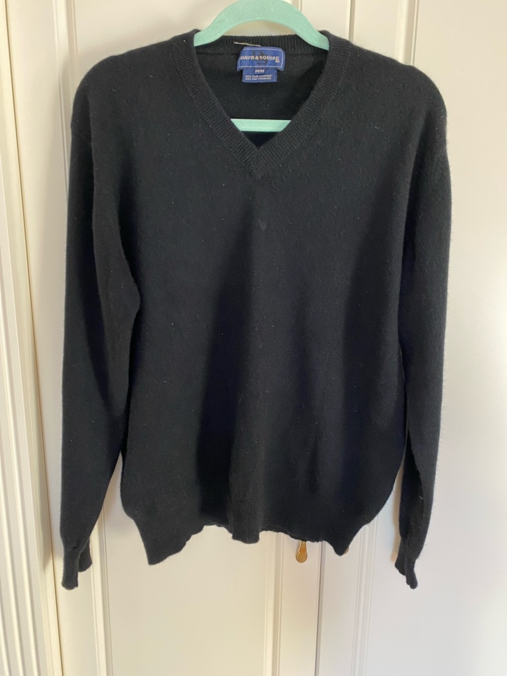 Classic Men's V-Neck Sweater — Black